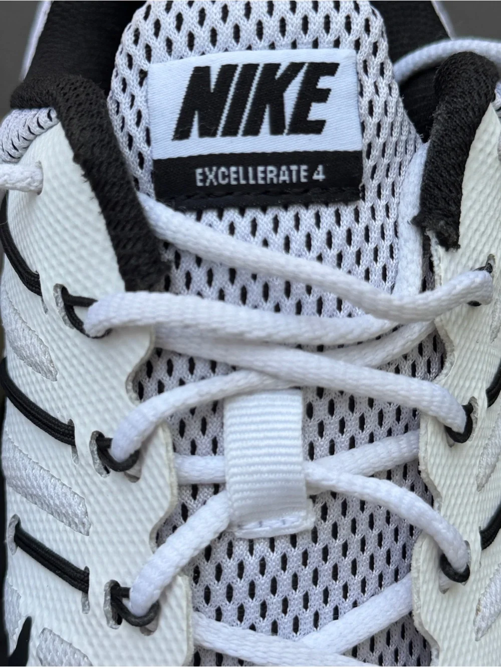 Nike Air Max Excellerate 4 Men’s Size 11 White Black Basketball Shoes, 2015